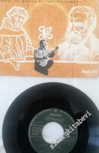 45 RPM SINGLE PLAK VINYL: Georges Brassens et sa Guitere - Chante Les Poètes De Tous Les Temps -        1967