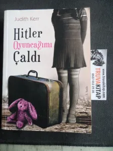 Hitler Oyuncağımı Çaldı