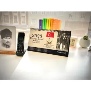 Cumhuriyetimizin 100. Yılına Özel Seri Gazi Mustafa Kemal Atatürk 2023 Yılı Masaüstü Takvimi