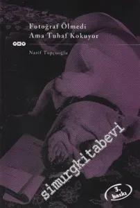 Fotoğraf Ölmedi Ama Tuhaf Kokuyor -