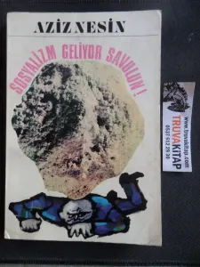 Sosyalizm Geliyor Savulun