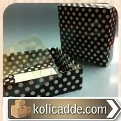 Şeffaf Kapaklı Siyah Puanlı Kutu 9x9x3 cm