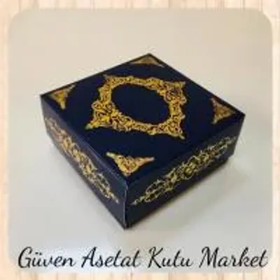 Lacivert Karton Üzerine Yaldızlı Altın Sarısı Saray Desenli Karton Kutu 8x8x3,5 cm