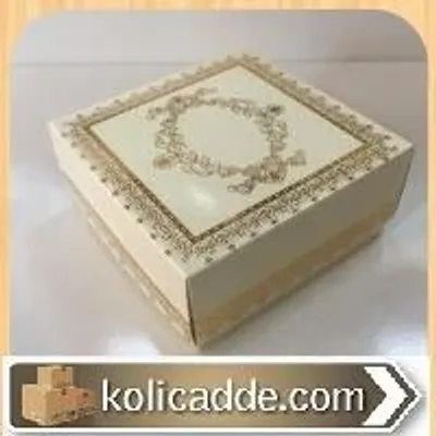 Krem Karton Üzerine Yaldızlı Altın Sarısı Kilim Desenli Karton Kutu 8x8x3,5 cm