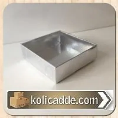 Altı Gümüş Metalize Kartondan Şeffaf Kapaklı Asetat Kutu 7x7x2,2 cm