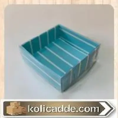 Üstü Şeffaf Asetat Altı Karton Üzerine Mavi Beyaz Çizgili Asetat Kutu 5x5x2,2 cm
