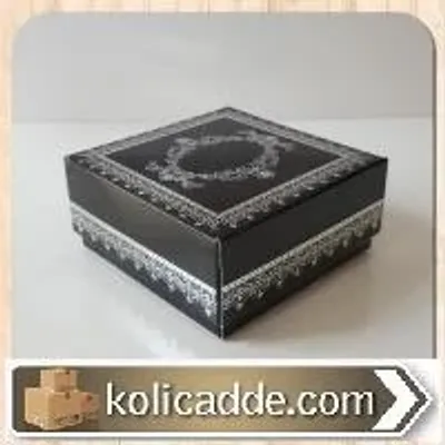 Siyah Karton Üzerine Yaldızlı Gümüş Kilim Desenli Karton Kutu 8x8x3,5 cm