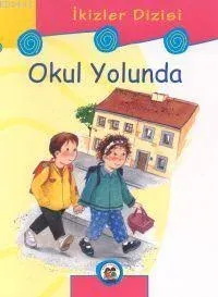İkızler Okul Yolunda