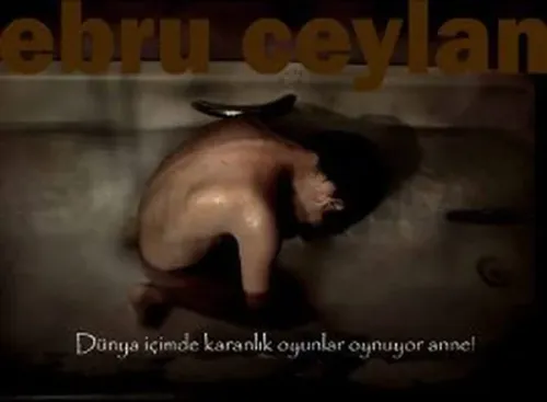 Dünya İçimde Karanlık Oyunlar Oynuyor Anne!; Fotoğraf Albümü