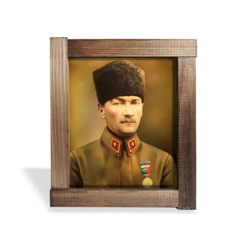 Ahşap Çerçeveli Atatürk Tablosu "Kalpaklı Renkli" - Halkkitabevi