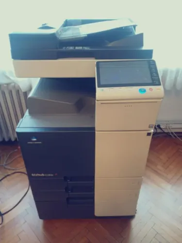 Konica Minolta Bizhub C284e Digital Renkli Fotokopi + Yazıcı Uygun Fiyata 2 Kasetli Sehpalı Konsol Makine
