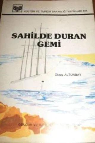 Sahilde Duran Gemi