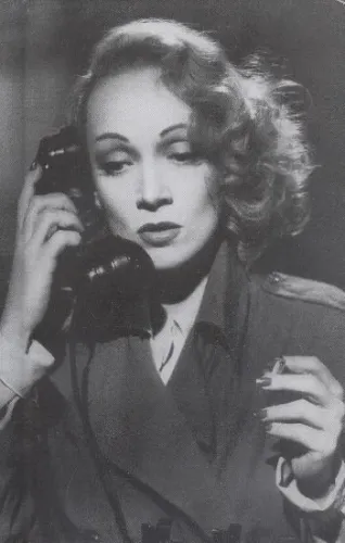 Marlene Dietrich Küçük Boy