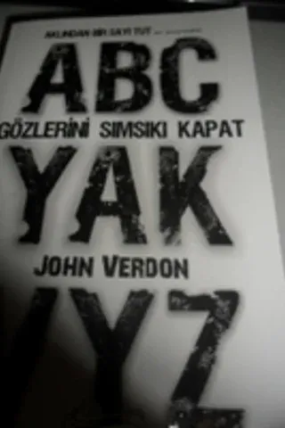 Gözlerini Sımsıkı Kapat