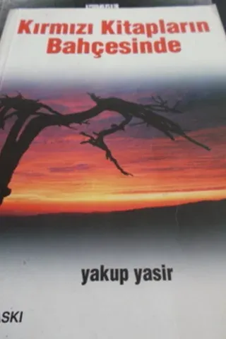 Kırmızı Kitapların Bahçesinde